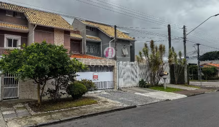 Sobrado com 3 Quartos, sendo uma suíte - Hauer - Curitiba/PR