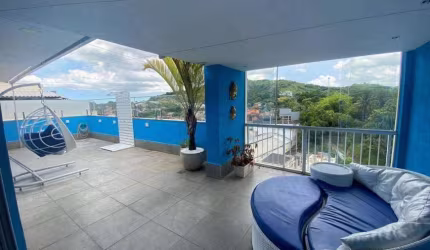 Cobertura duplex na Estrada do Monteiro com 3 quartos