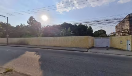 Área na Avenida Cesário de Melo; terreno em Campo Grande.