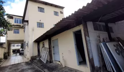 Prédio comercial com galpão no centro de Campo Grande
