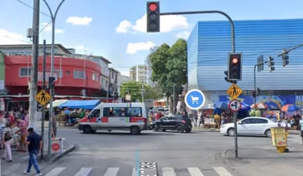 EXCELENTE PRÉDIO COMERCIAL NO CENTRO DE CAMPO GRANDE RJ, NA ESQUINA DA RUA VIÚVA DANTAS COM RUA AURÉLIO DE FIGUEIREDO!