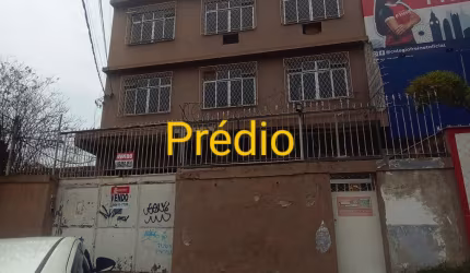 Excelente prédio com 3 andares, sendo 1° andar com loja na frente!