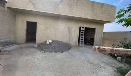Excelente casa com acabamento por fazer!