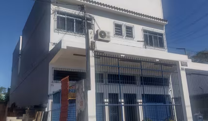 CENTRO COMERCIAL COM 2 LOJAS / 6 SALAS COM BANHEIROS E UM GALPÃO ! IMÓVEL DOCUMENTADO E ACEITA FINANCIAMENTO BANCÁRIO