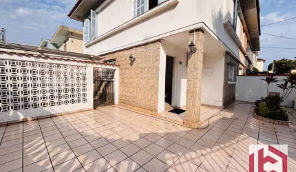 Sobrado com 3 dormitórios à venda, 140 m² por R$ 880.000,00 - Marapé - Santos/SP