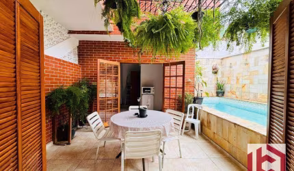 Sobrado com 3 dormitórios à venda, 158 m² por R$ 2.850.000,00 - Embaré - Santos/SP