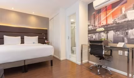 Lindo flat com 2 dorms para locação totalmente equipado muito próx da Faculdade FMU e Av Sto Amaro.