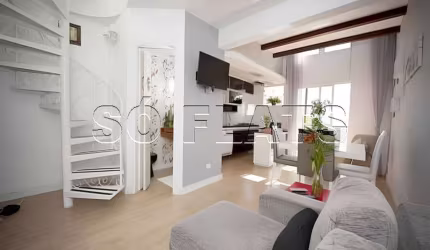 Em Moema, Apartamento Tríplex com 02 dormitórios, 84m²