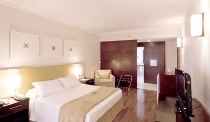 Agora disponível à uma quadra da Av Paulista Flat bem localizado !