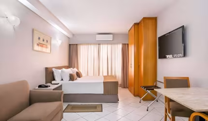 Flat fora do pool, em frente ao Alianz Parque e dos Shoppings Bourbon e West Plaza