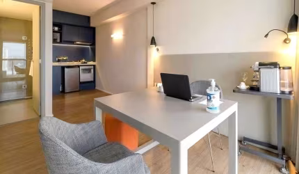 Flat com serviços e totalmente mobiliado à venda no Brooklin.