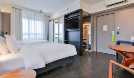 FLAT NO POOL NA REDE DE HOTÉIS RADISSON, ÓTIMA LOCALIZAÇÃO, CONFIRA!!!