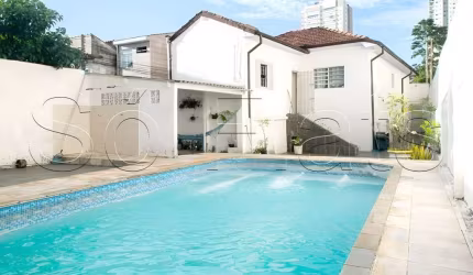 Casa na Rua Sto Egídio em Santana disponível para venda com 212m², 3 dorms, piscina e churrasqueira