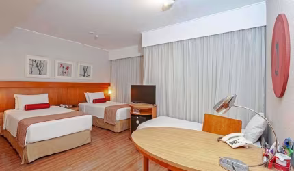 Flat em Moema, prox a Av. Sto Amaro, faculdades FMU e Anhembi Morumbi