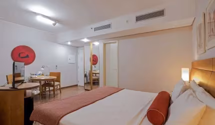 Flat em Moema, prox a Av. Sto Amaro, no pool para investimento