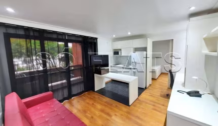 Flat com 39m², totalmente reformado no primeiro andar com linda vista para o bairro em Higienópolis.