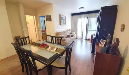 Flat para locação mobiliado com  2 excelentes dormitórios, andar alto, sala e suíte avarandadas.