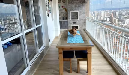 Apartamento na cobertura com 4 dormitórios e 4 vagas.