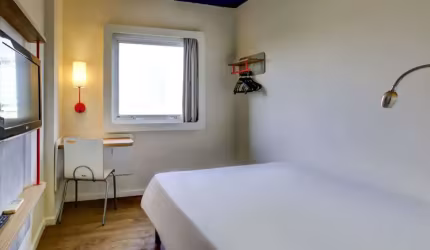 Ibis Budget Tamboré. Disponível para venda com ótima localização.