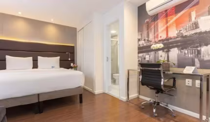 Lindo flat com 2 dorms para locação totalmente equipado muito próx da Faculdade FMU e Av Sto Amaro.