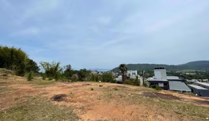 TERRENO EM CONDOMINIO FECHADO EM SANTO ANTONIO DE LISBOA.