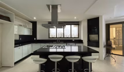 Apartamento Luxuoso no Coração de Florianópolis