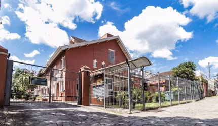 Casa em condomínio fechado com 3 quartos à venda na Avenida Arnaldo Bohrer, 184, Teresópolis, Porto Alegre por R$ 580.000