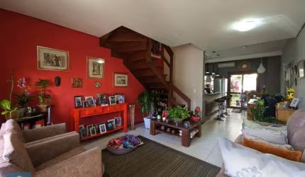 Casa com 2 quartos à venda na Rua Giobatta Giuseppe Petracco, 237, Vila Nova, Porto Alegre por R$ 380.000