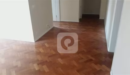 Oportunidade! Maravilhoso prédio, apartamento e local!