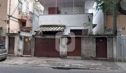 Casa Inteira à Venda na Rua Álvaro Ramos - Botafogo