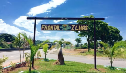 CASA 4 QUARTOS  NO CONDOMÍNIO FRONTAL DAS ILHAS COM 1200 M²  EM COROA GRANDE