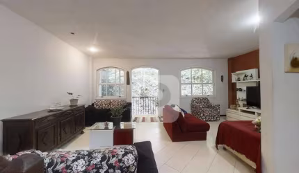 Apartamento Duplex, na Lagoa, 221 m², 3 quartos, 2 vagas.