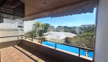 2 quartos com vaga e varandão com vista livre no Recreio!