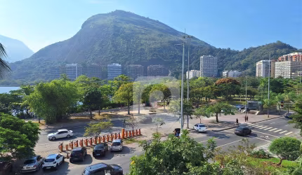 Lagoa, apartamento de 247 m2 com linda vista, 3 vagas de garagem.