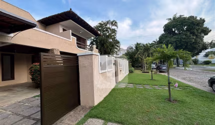 Condomínio Santa Lúcia, Melhor Localização da Barra da Tijuca, Casa com 471 m2.