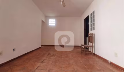 Casa de vila 4 quartos ao lado do B. 28 de Setembro