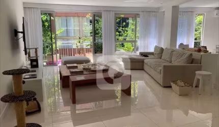 Descubra seu novo lar no Leblon com este apartamento amplo e versátil!