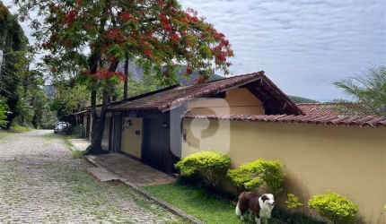 Casa 4 quartos, sendo 3 suítes