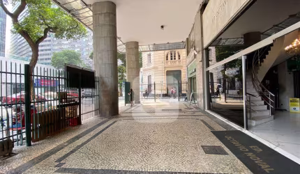 Sala comercial  com 72m2 no Centro do Rio de Janeiro por R$ 350.000,00.