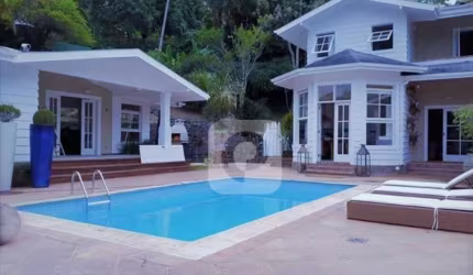 Excelente casa em condomínio de luxo !