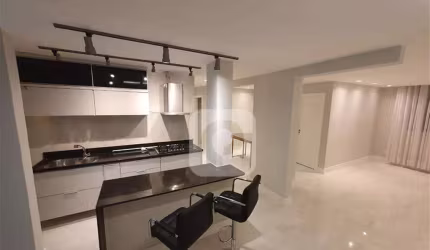 Excelente apartamento reformado com 3 Quartos sendo 2 suítes  em Copacabana!