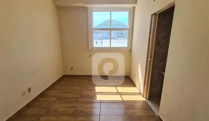 Apartamento à Venda No Catete próximo ao Flamengo, Sala e Quarto, vista livre!