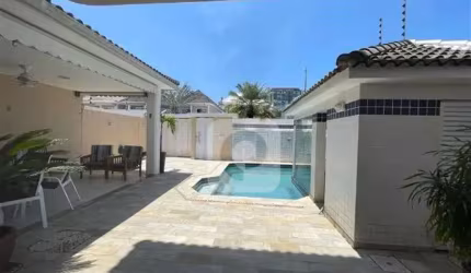 Recreio dos Bandeirantes  Casa Tríplex 4 Suítes  257 m² .