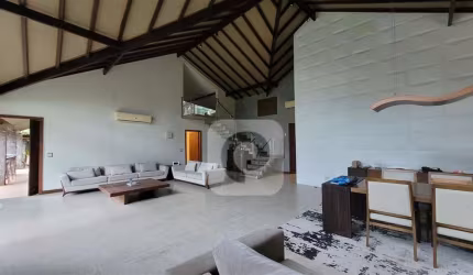 Vendo Casa de Condomínio com 4 Quartos, 585m² - Barra da Tijuca