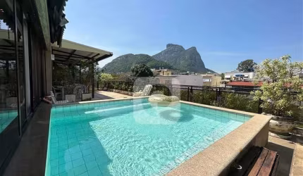 Jardim Oceânico Cobertura Linear 400m² com 4 Quartos  3 suítes  Sol da Manhã