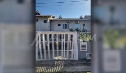 Casa/Sobrado 02 Suítes a 400 mestros da PRAIA, em Meia Praia, Navegantes/SC