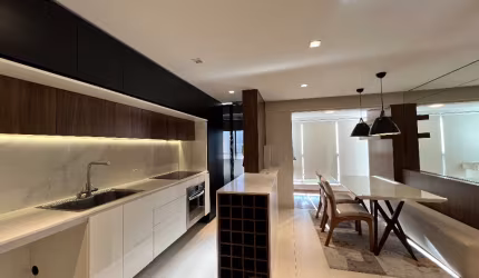 Apartamento mobiliado com duas suítes no centro