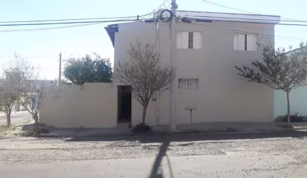 Casa para Venda em São Carlos, Jardim Munique, 5 dormitórios, 2 suítes, 4 banheiros, 1 vaga