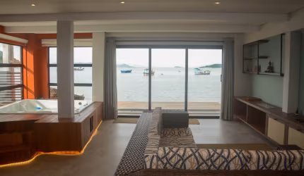 Casa Frente Mar em Governador Celso Ramos com 6 quartos l.