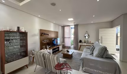 Lindo sobrado com modulados em condomínio